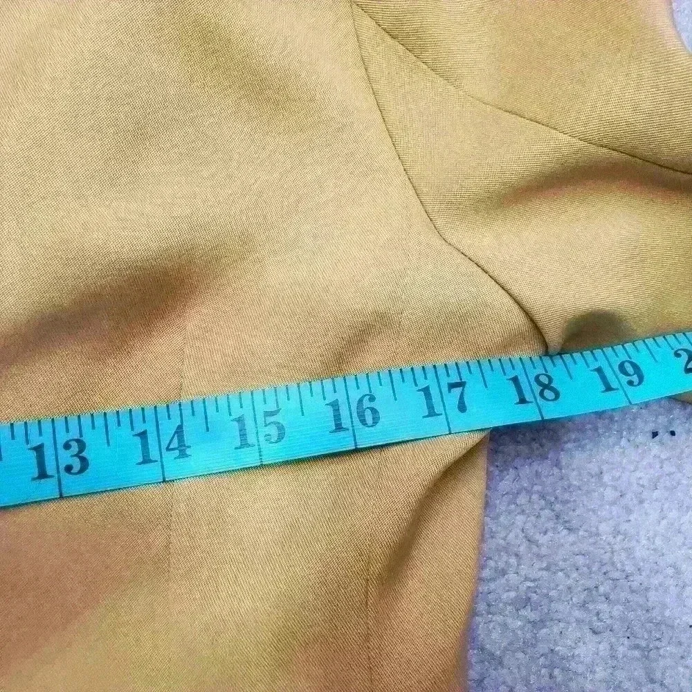 DOE & RAE mustard yellow pleated lightweight blazer.  Size medium - Picture 12 of 14